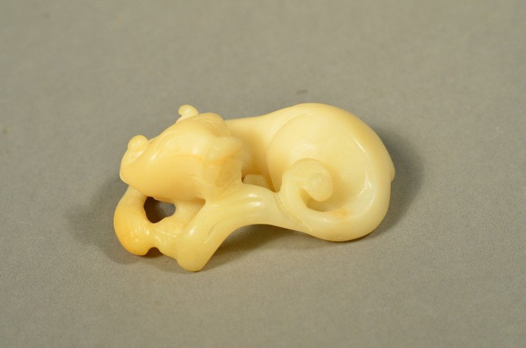 Chinese Yellow Jade Carved Recumbent Ox: Chinese carved yellow jade figure: featuring cow in recumbent pose; L: 6 cm, H: 3 cm, W: 4 cm, 55 grams