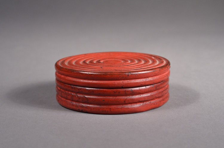 Chinese Cinnabar Lacquer Cylindrical Cosmetic Box: Chinese cinnabar lacquer box: of cylindrical form; the lid with raised concentric circle design; D: 7.5 cm, H: 2.5 cm
