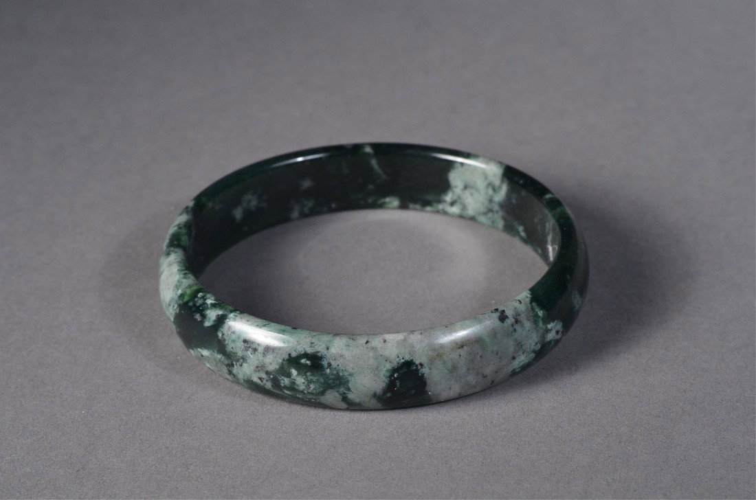 Chinese Spinach Green Jade Bangle: Chinese carved spinach green jade bangle; of dark spinach green colouration with white suffusions; D: 7 cm, 34 grams