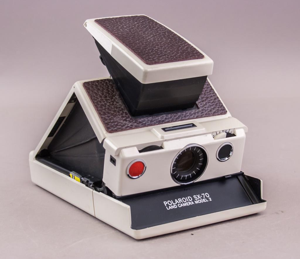 Polaroid SX-70 Land Camera Model 2 (1 of 8)