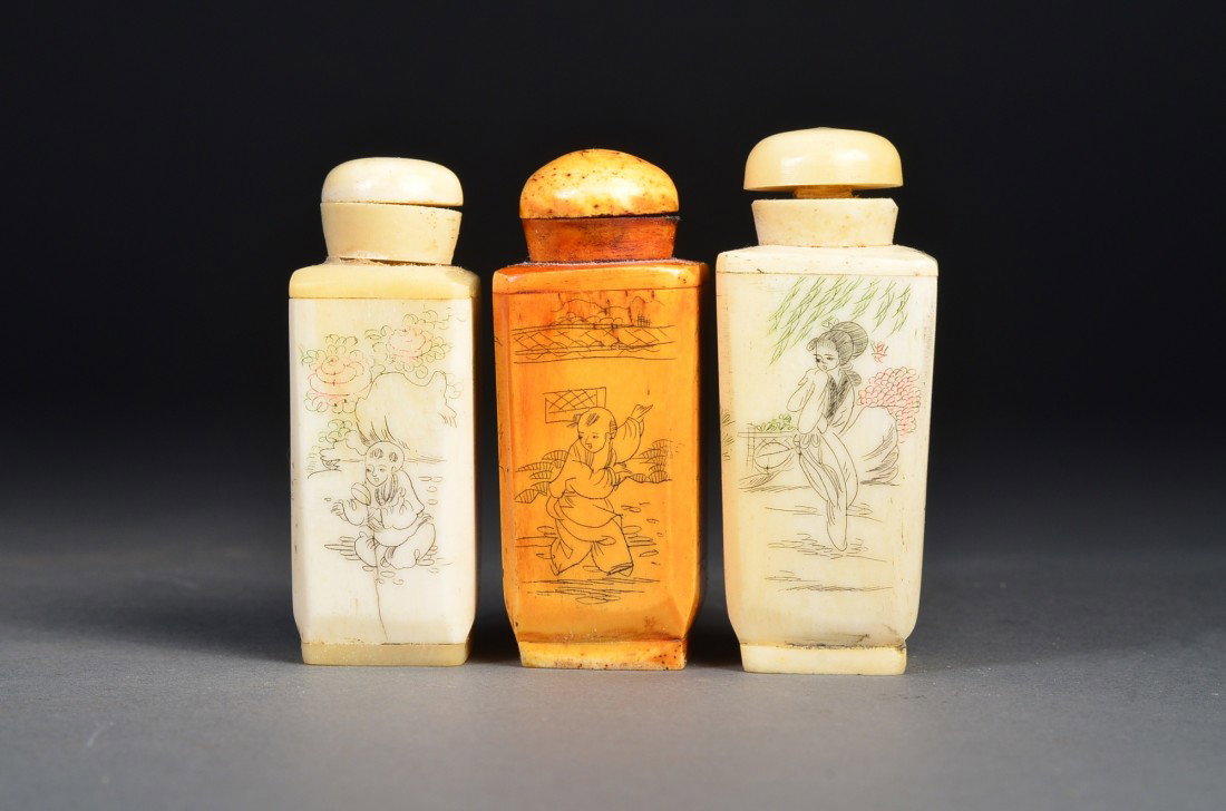 Set 3: Snuff Bottle Ox Bone Carved: Set of three: ox bone carved snuff bottles; H: 6.5 cm (approx.)