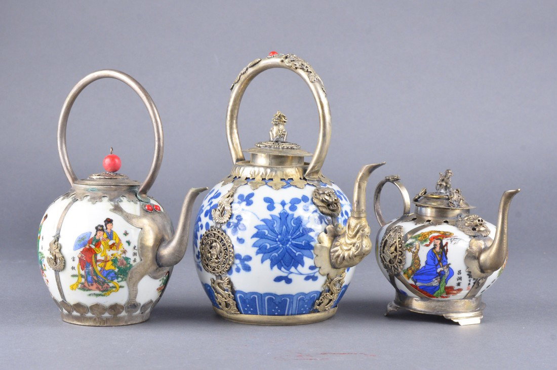 Set of Three Chinese Tibetan Silver Tea Pots: Set of three Chinese Tibetan silver tea pots; L: 15 cm, H: 10 cm, W: 9 cm (1); H: 17 cm, L: 13 cm, W: 9 cm (2); H: 18 cm, L: 15 cm, W: 10 cm (3)