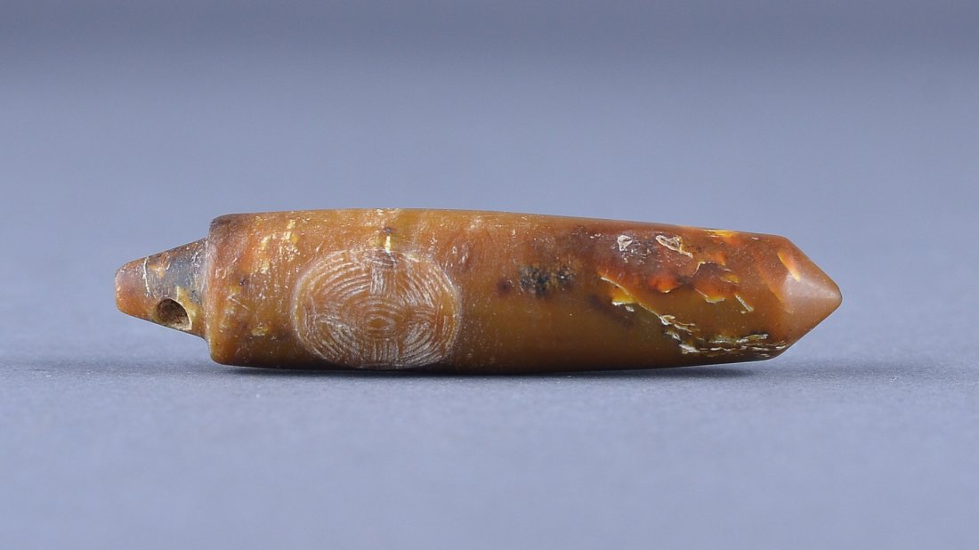 Chinese Liangzhu/Han Dynasty Carved Jade Pendant: Chinese Liangzhu/Han Dynasty carved jade pendant; L: 6 cm, 13 grams