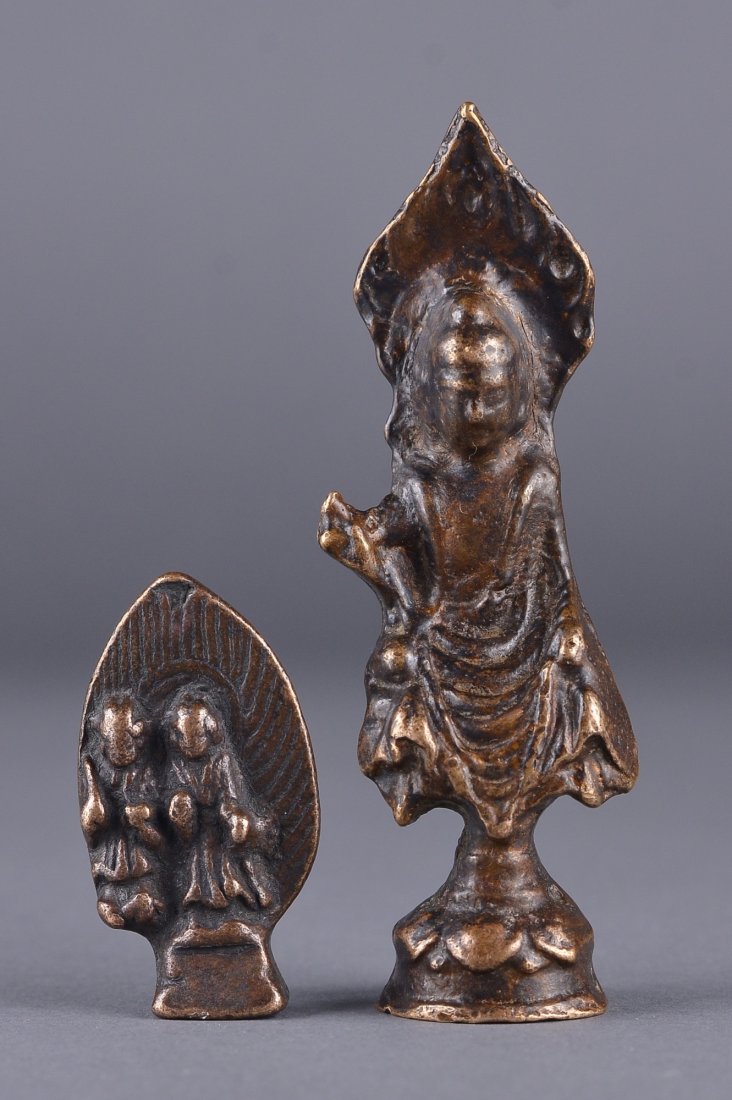 Set 2 18th/19th C. Chinese Bronze Buddha: Set of two Chinese bronze cast figures; featuring Buddhist figures; one featuring Guanyin and the other featuring two bodhisattvas in front of circular aureole, 18th/19th Century; H: 9 cm, 97 grams (G