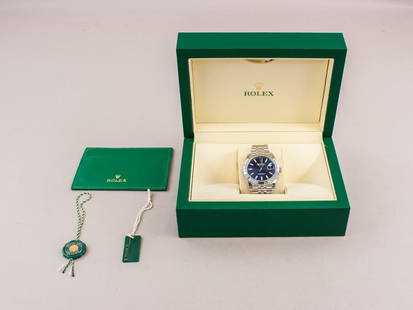 Used Rolex Datejust 41mm Watch: Used watch, marked Rolex Datejust, Superlative Chronometer, Swiss made. Featuring White Rolesor , with a 41mm diameter watch case, bracelet and clasp; with scratch-resistant sapphire cover. Monobloc m