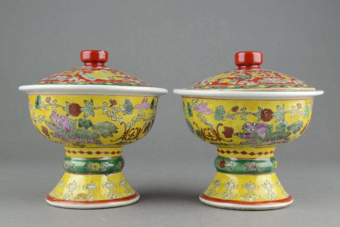 Famille Rose Pair with Lid 4 Character Mark 19thC: A pair of Famille Rose porcelain bowls with lid, 19th century; bowls on high footings; brightly enamel painted with dragons and Shao symbols amid lotus sprays; H: 13 cm, D: 13 cm. Provenance: T. Ng Co