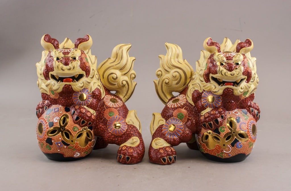 Japanese Showa Era Kutani Porcelain Foo Dogs 2pc (1 of 9)