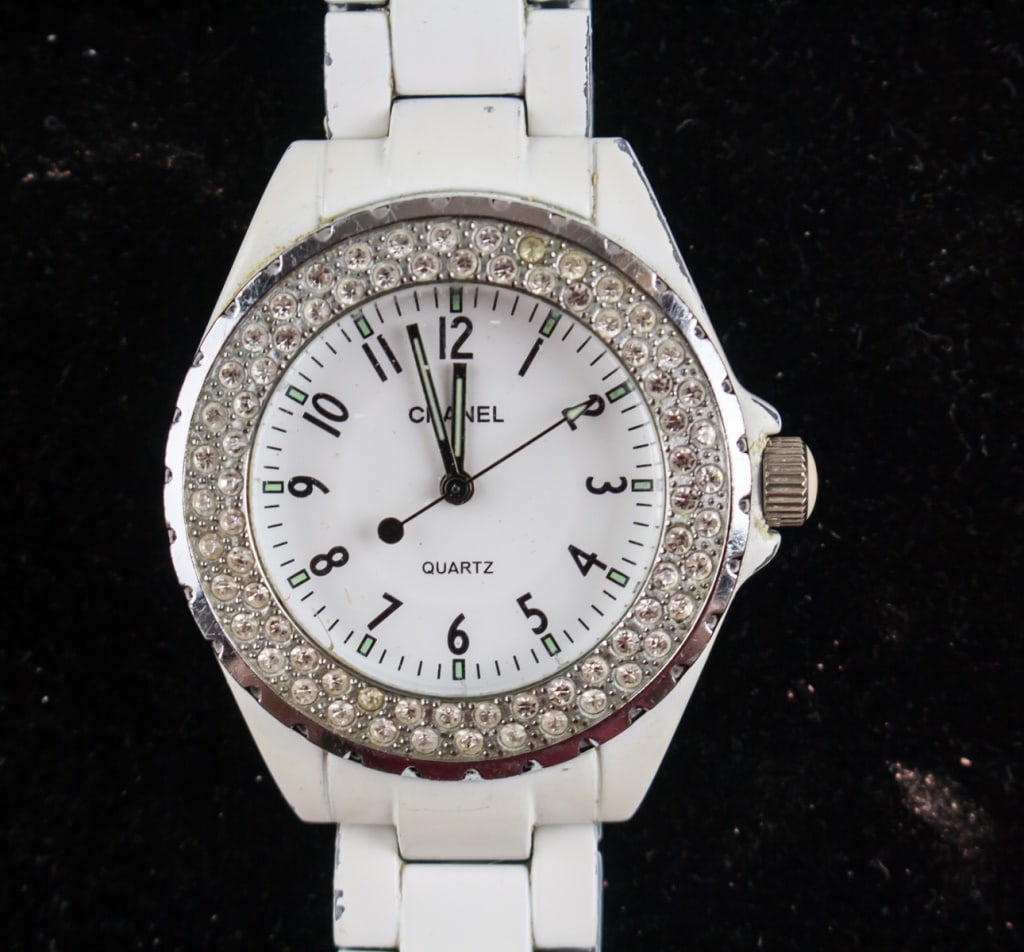 Vintage Chanel Etanche Gemstone White Watch (1 of 8)