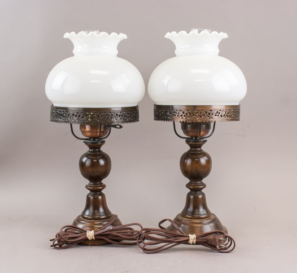Vintage Milk Glass Table Lamps 2pc (1 of 8)