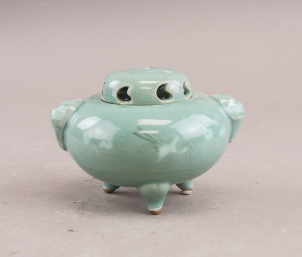 Korean Celadon Porcelain Three Legs Incense Burner (1 of 8)