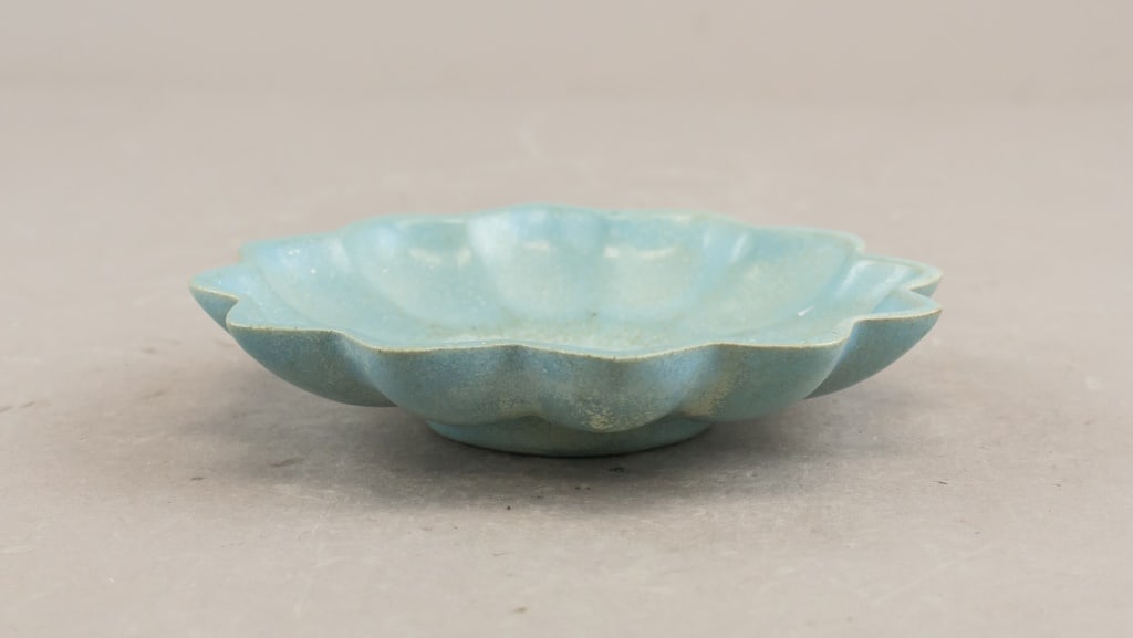 Chinese Song Style Ru Ware Porcelain Lobed Plate: Chinese porcelain plate in Song style, modeled with a lobed rim and shallow well, covered overall in a soft bluish-green glaze characteristic of Ru-type ware. The glaze exhibits a fine crackle pattern