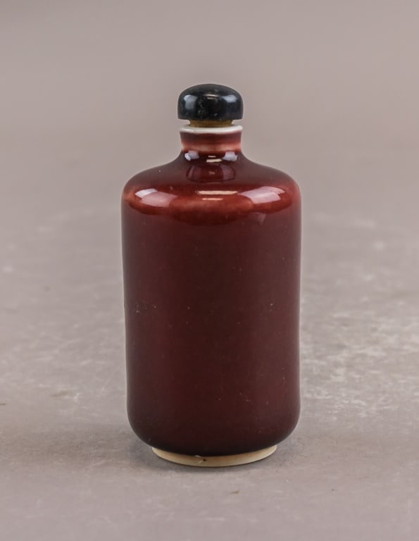 Chinese Brown Peking Glass Snuff Bottle (1 of 5)