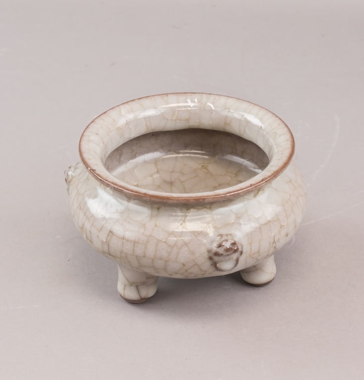 Chinese Ge Ware Porcelain Crackle Tripod Cencer (1 of 7)