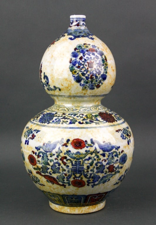 Chinese Wucai Gourd Porcelain Vase w/ Xuande Mark (1 of 7)