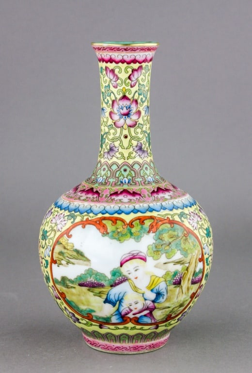 Qing Famille Rose Porcelain Vase Yongzheng Mark (1 of 5)