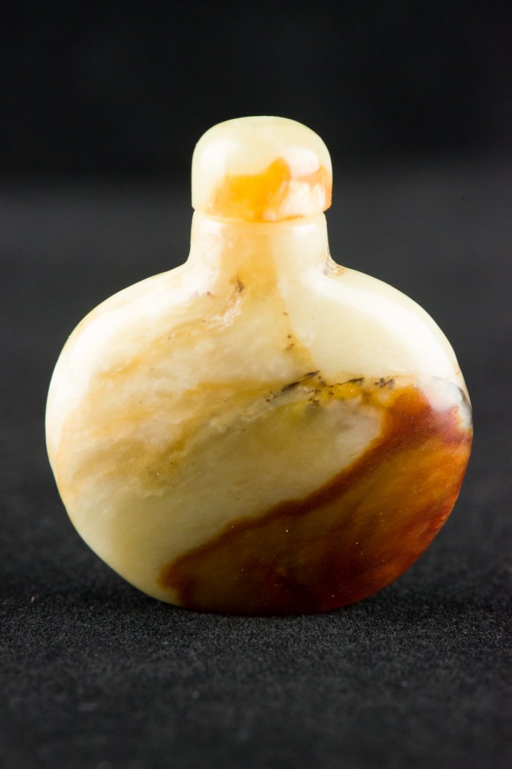 Fine Chinese Hardstone Carved Snuff Bottle