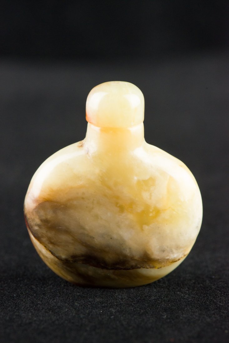 Fine Chinese Hardstone Carved Snuff Bottle - 2