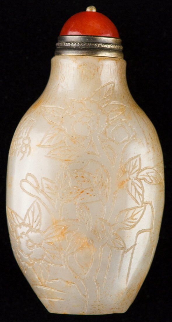 Fine Chinese White Hardstone Carved Snuff Bottle