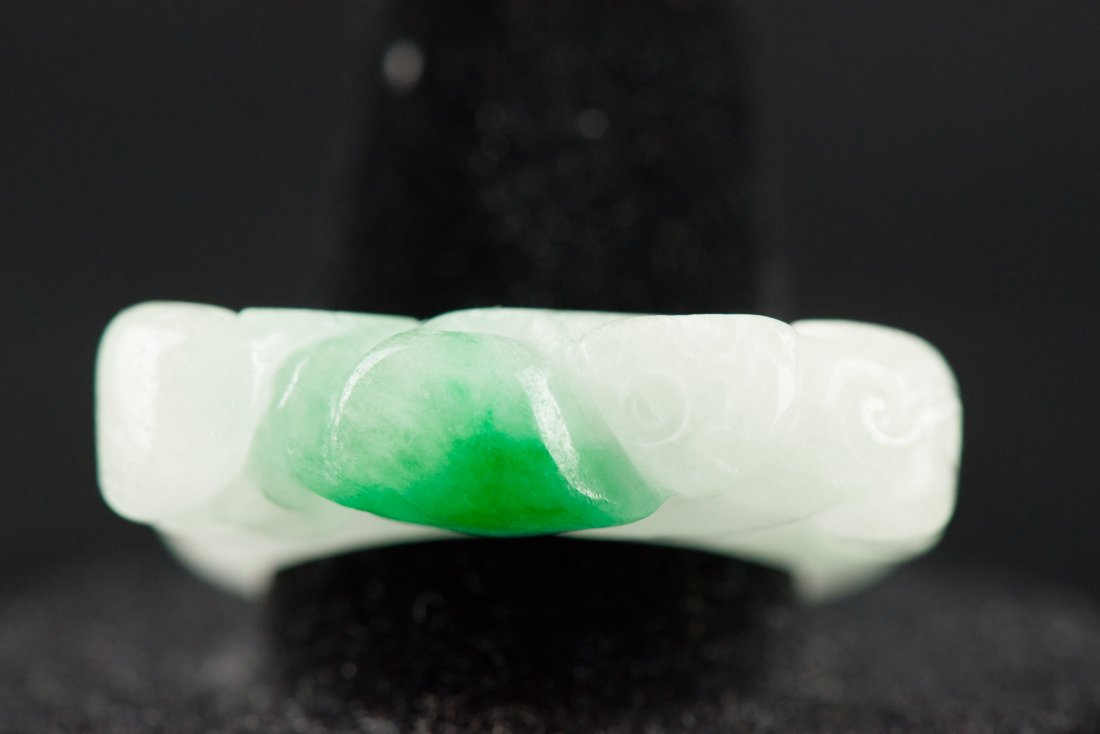 White & Emerald Green Jadeite Ring Carved Lingzhi - 3