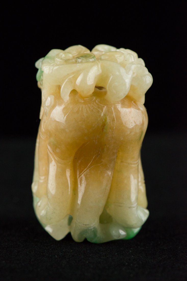 Fine Chinese Tri-tone Jadeite Carved Buddha's Hand - 3