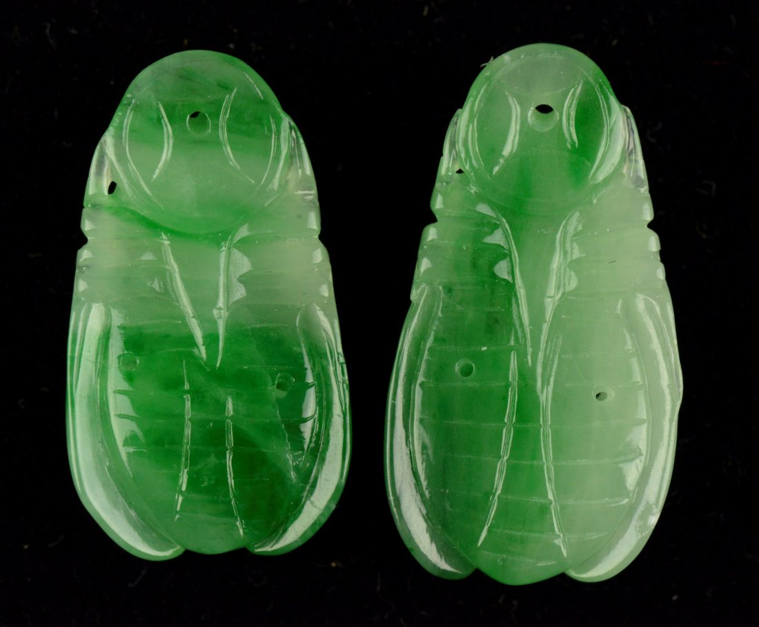 Fine Pair of Emerald Green Jadeite Cicada Pendant - 2