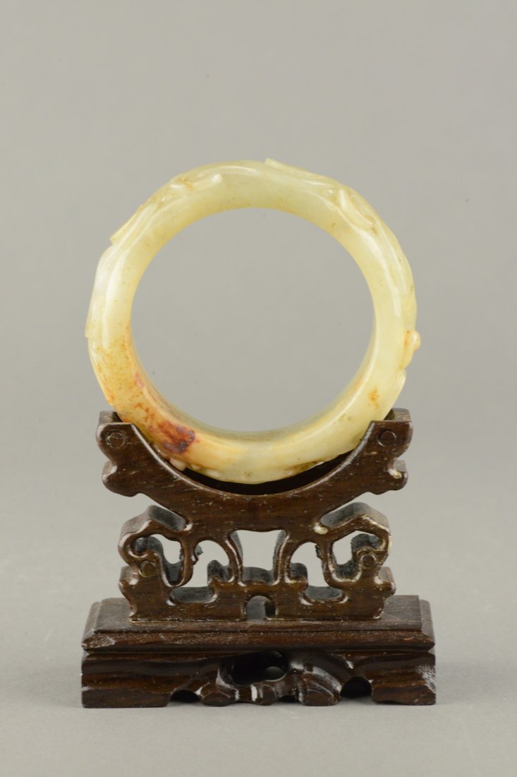 Chinese White Jade Bangle Carved Vine 17th/18thC - 2