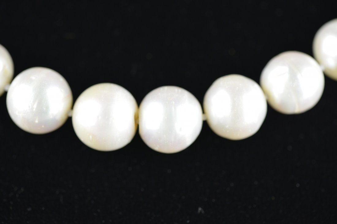 Chinese Natural Pearl Necklace & Pair of Earrings - 3