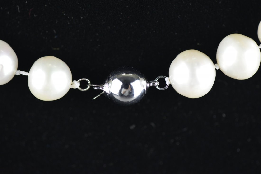 Chinese Natural Pearl Necklace & Pair of Earrings - 6