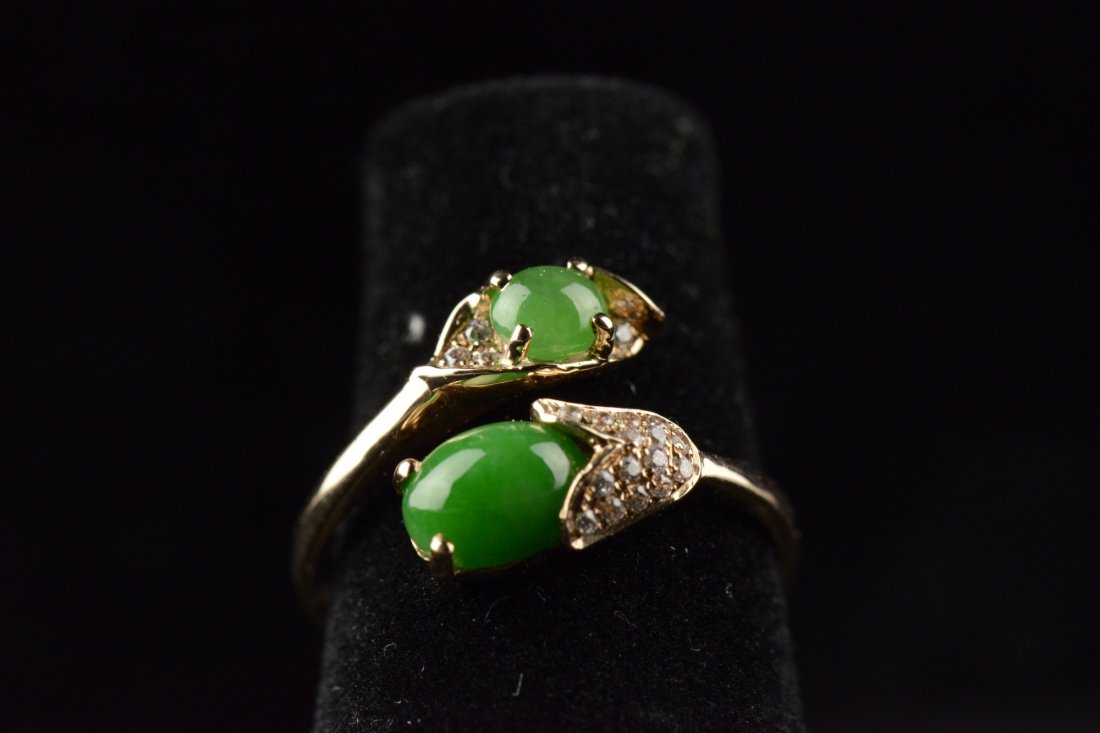 Chinese Lady's Ring 18K Gold with Green Jadeite