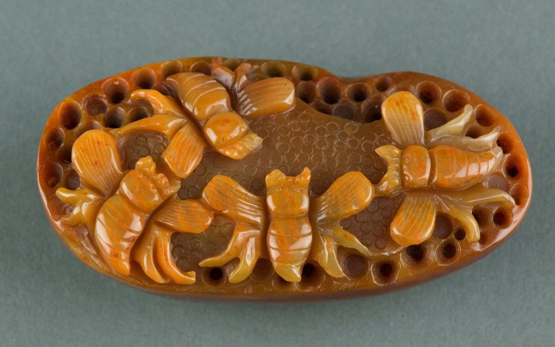 Fine Chinese Agate Carved Bee Hive & Bees