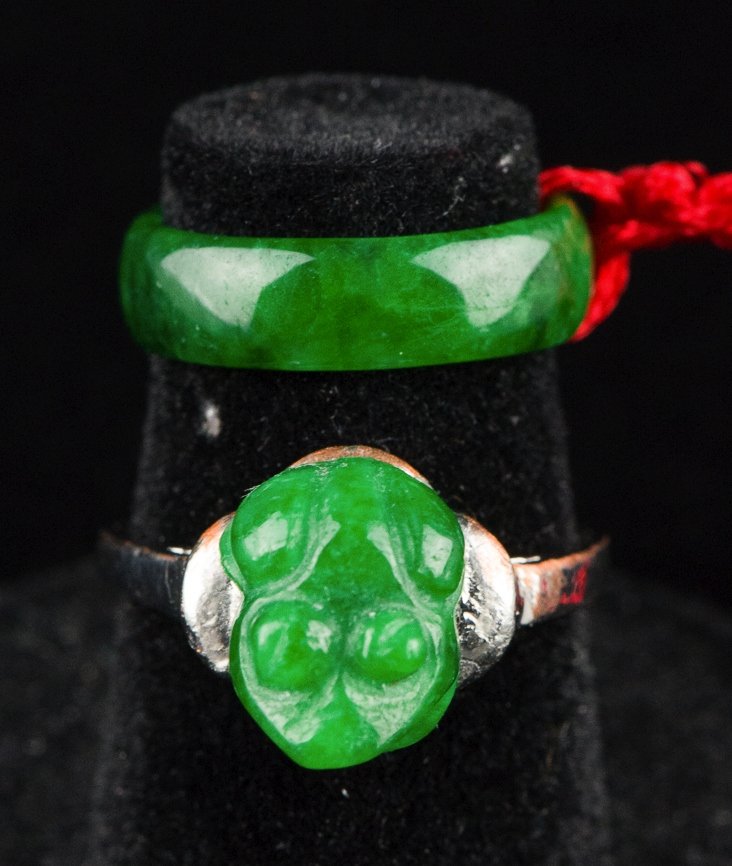 Set of 2 Fine Chinese Emerald Green Hardstone Ring