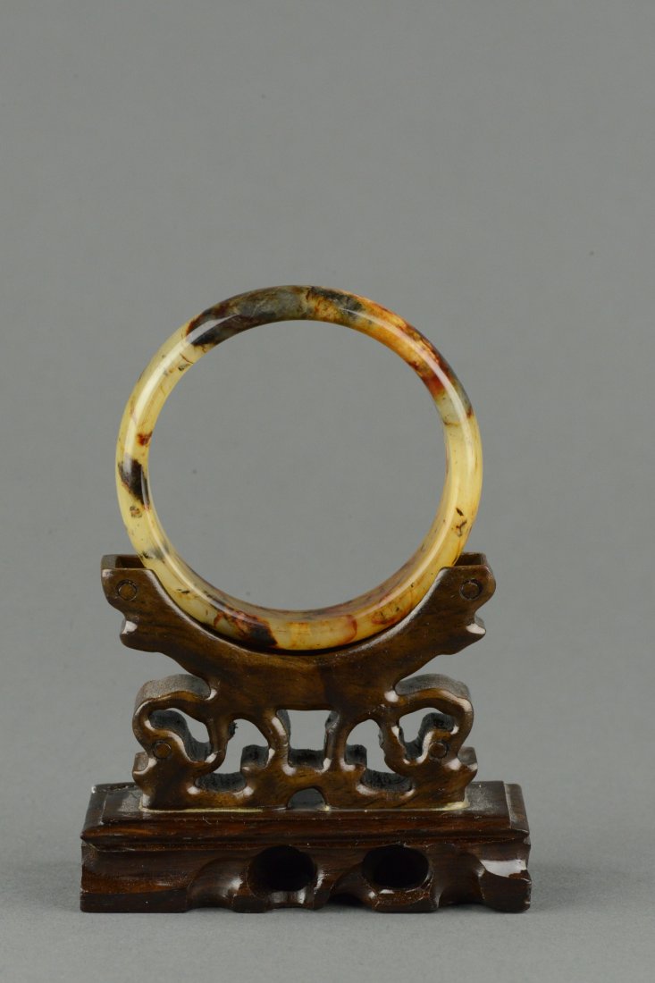 Charming Chinese Hardstone Carved Circular Bangle - 2