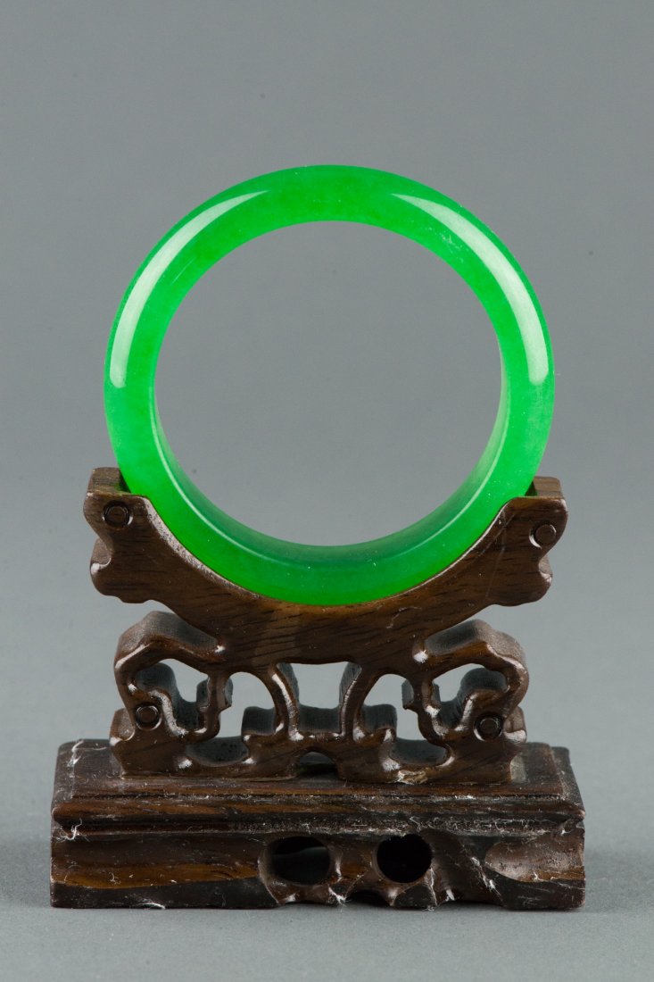 Exquisite Chinese Emerald Green Hardstone Bangle - 2