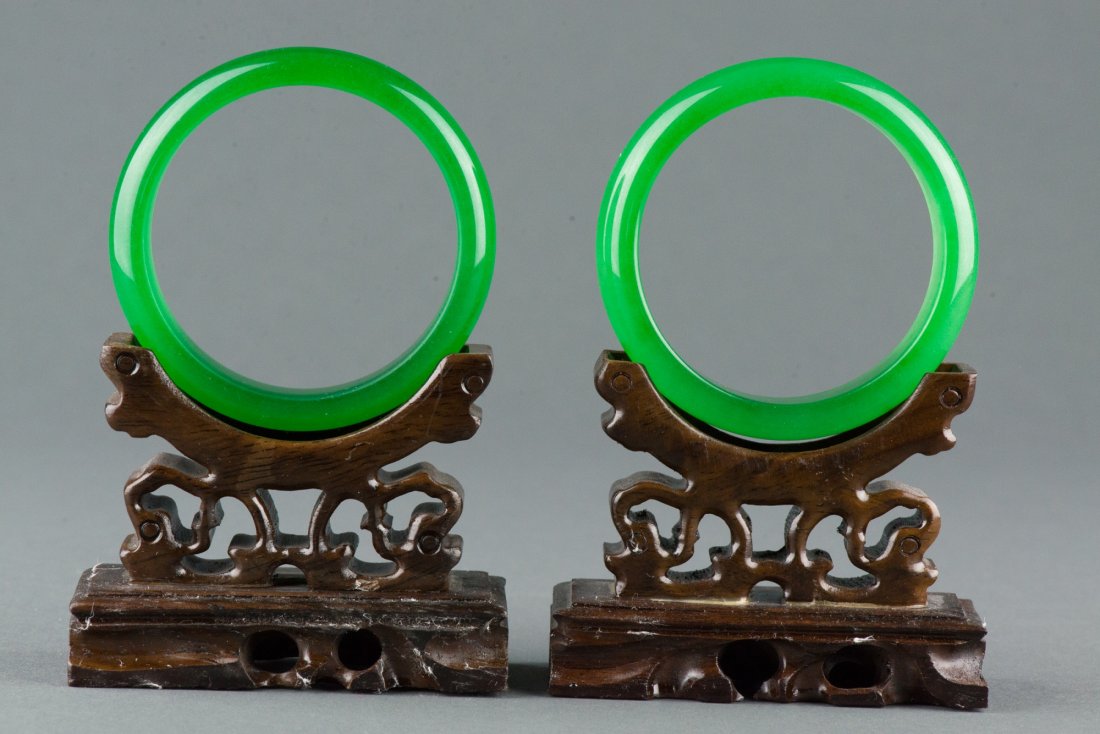 Pair of Chinese Emerald Green Hardstone Bangles - 2