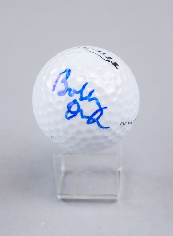 Canadian Hockey Legend Bobby Orr Signed Golf Ball: Signed golf ball attributed to Canadian hockey player Bobby Orr. Featuring a blue-ink signature (not verified) on a standard white dimpled ball with printed manufacturer’s marks. Dia: 49 cm, 4.5g. *