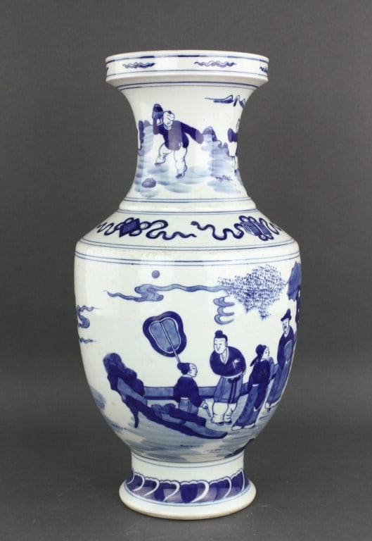 Chinese BW Porcelain Vase Ming Style Guangxu Mark (1 of 8)