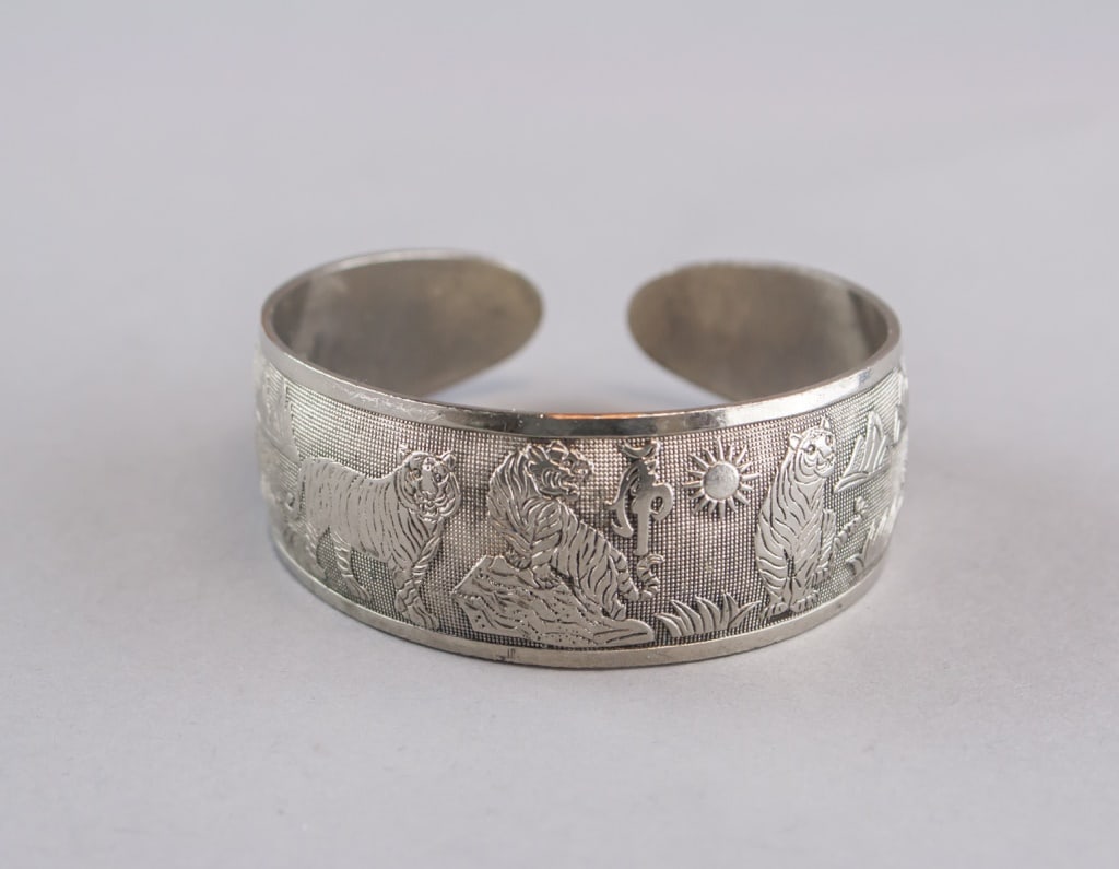 Tibetan Silver-plated Carved Animal Bracelet (1 of 7)