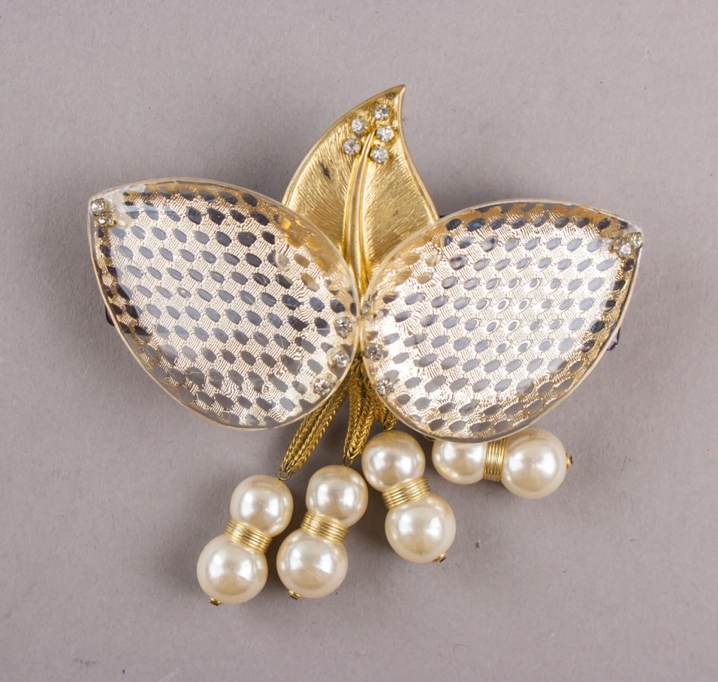 Vintage Gold-Plated Mesh Petals Hairpin: A vintage gold-plated hairpin formed with layered petal-like elements, including two mesh-textured leaves and two smaller brushed leaves. H: 10 cm, W: 12 cm, 60g