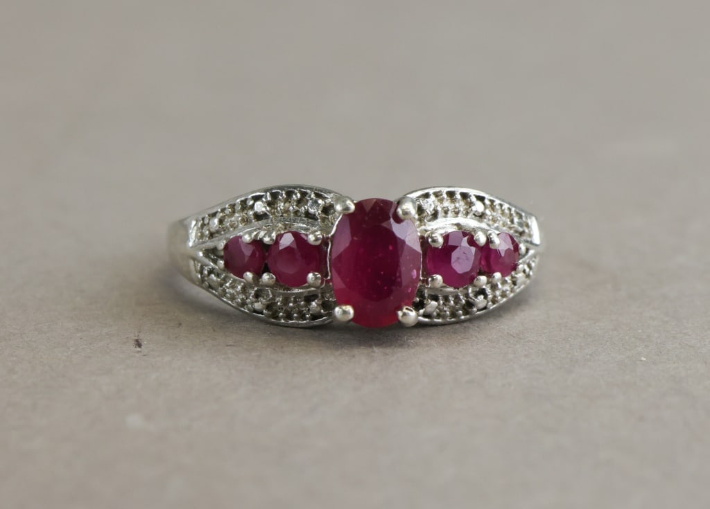Vintage 925 Silver Ruby Gemstones Ring (1 of 5)