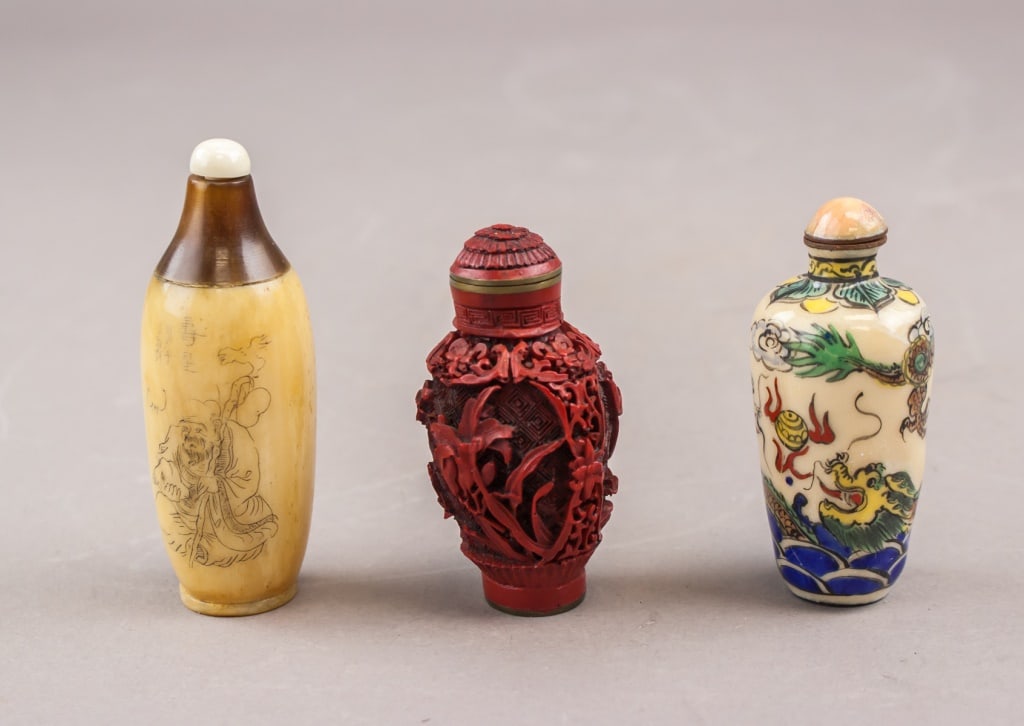 Chinese Porcelain & Lacquer Snuff Bottles 3pc (1 of 10)