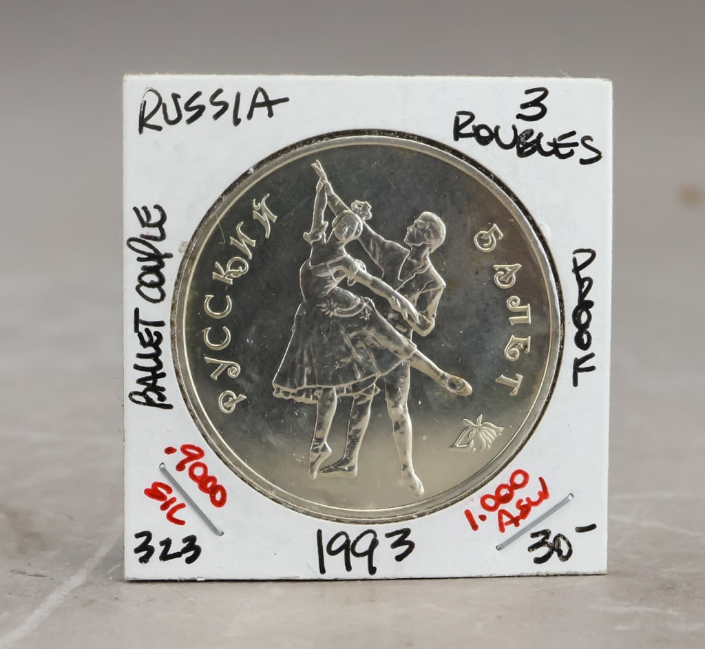 1993 Russia 3 Roubles Coin: a proof-finish silver issue featuring a ballet couple?an iconic cultural motif within Russian commemorative coinage. H: 5 cm, W: 5 cm, Dia: 4 cm, 32g