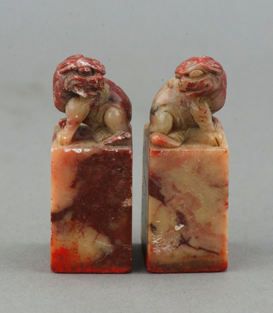 Chicken Blood Stone Fu Lion Seal Wang Shao Ming: Pair of Chinese bloodstone stone seal, rectangular sectioned body signed artist name Wang Shao Ming, surmounted with pair of Fu lions, with Chinese characters on seal face. H: 6 cm W: 2 cm, 120 grams