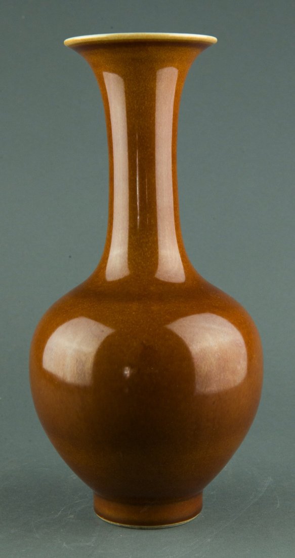 Fine Chinese Brown Teadust Vase w Ming Wanli Mark: Chinese brown teadust porcelain vase, of bulbous form, bottom with six-characters Ming Wanli mark. H: 29 cm, D: 14 cm.