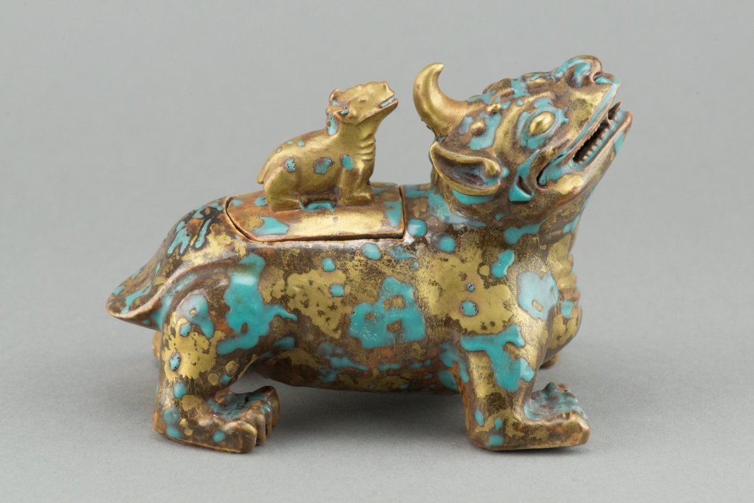 Chinese Archaistic Bronze Lion Vessel Qianlong Mk: Chinese bronze lion vessel, with modeled dragon as finial, bottom marked six characters Qing Qianlong mark. H: 9 cm, W: 13 cm, 382 grams. Provenance: T. Ng Collection Toronto.