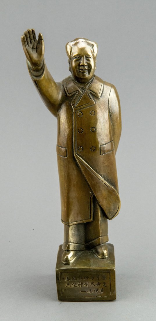 Chinese Bronze Cast Mao Zedong Statue: Chinese bronze cast Mao Zedong statue. H: 25 cm, W: 8 cm, 1012 grams.