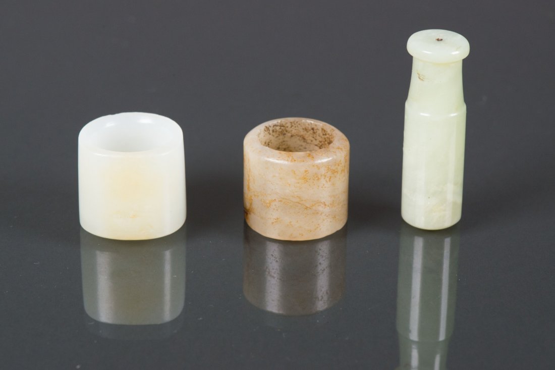 2 Jadeite Carved Archer's Ring & Cigarette Holder: 翡翠扳指两件及翡翠烟嘴一件 Set of three jade carved items; pair of jade carved archer's rings and cigarette holder; D: 2.7