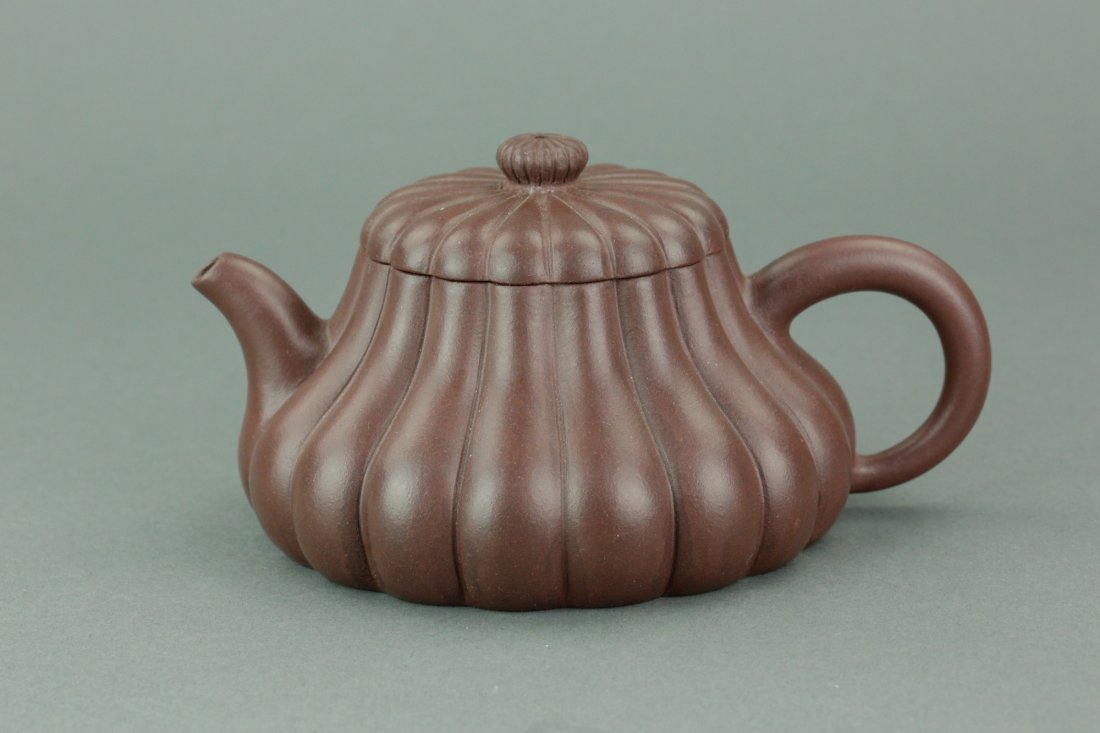 Chinese Zisha Teapot Signed Wang Yin Chun: Chinese Zisha teapot; of pumpkin form with vertical lines patterns; artist seal "Wang Yin Chun" on lid and base; H: 10 cm, W: 17 cm, 491 grams