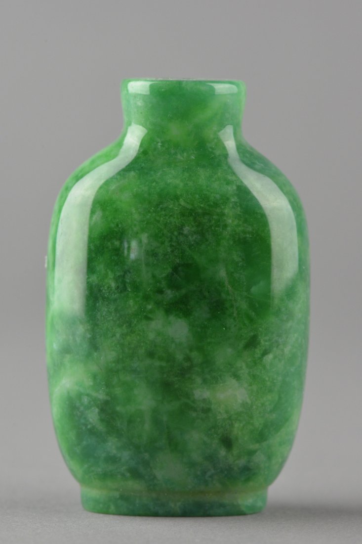Chinese Qing Fine Apple Green Jade Snuff Bottle (1 of 3)