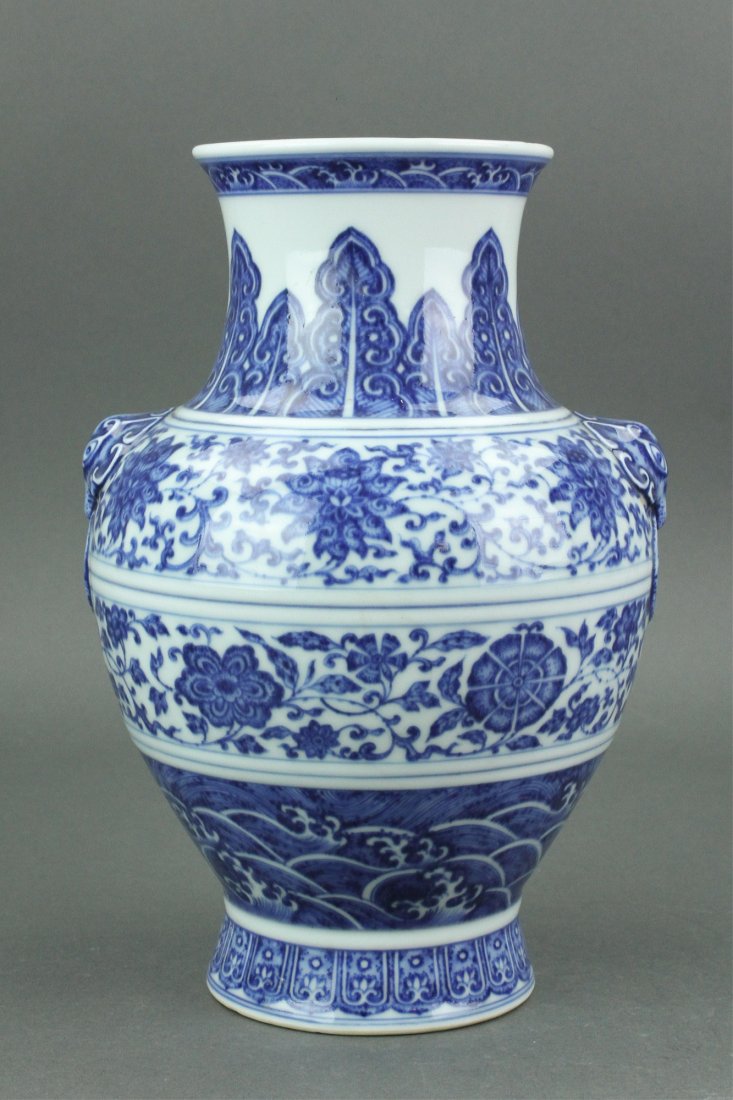 Chinese BW Porcelain Double Ears Vase Qianlong (1 of 7)