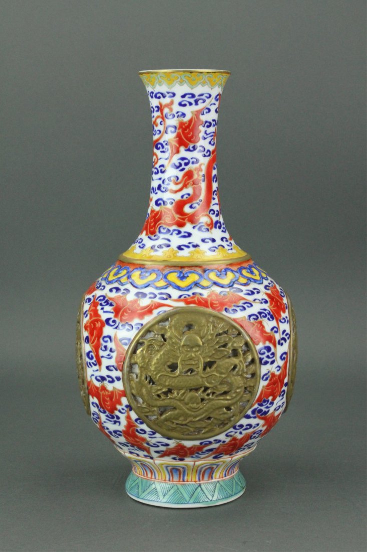 Chinese Famille Rose Porcelain Vase Yongzheng Mk (1 of 7)